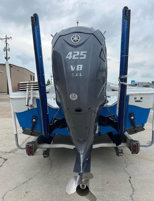 Slide: The Image of 2019 Blue Wave 2800 Pure Bay boat with Yamaha 425 V8 engine, rear view. - 5