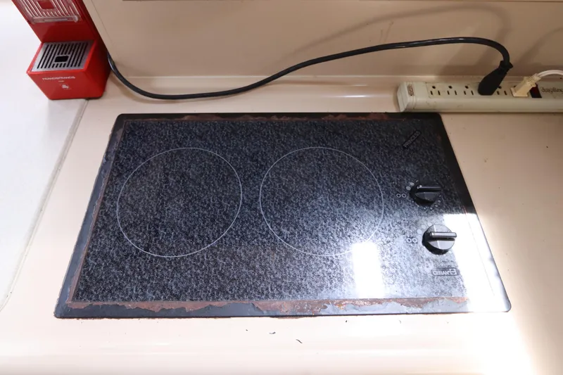 Slide: The Image of Electric stovetop in 1999 Cruisers Yachts 3750 Motoryacht kitchen area. - 33