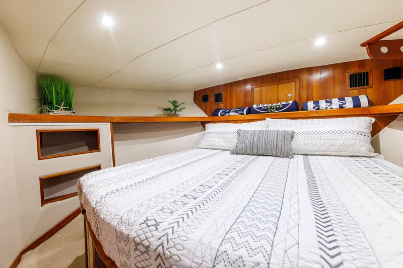 Slide: The Image of Interior cabin of 2002 Albemarle 41 Express Fisherman with cozy bed and modern decor. - 38