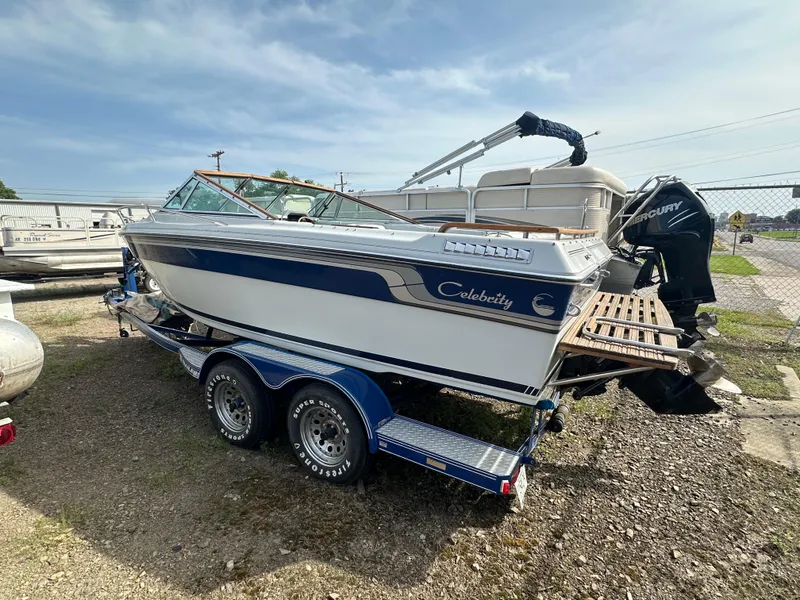 Slide: The Image of Celebrity 190 V BR Bowrider 1987 - 4