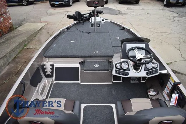 Slide: The Image of Ranger Z185 2025 - 14