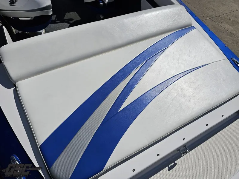 Slide: The Image of White and blue seating on 2012 Checkmate ZT 230 BR boat. - 38