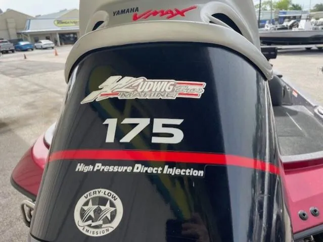 Slide: The Image of 2011 Ranger 188 VX boat with Yamaha VMAX 175 engine, high pressure direct injection. - 18