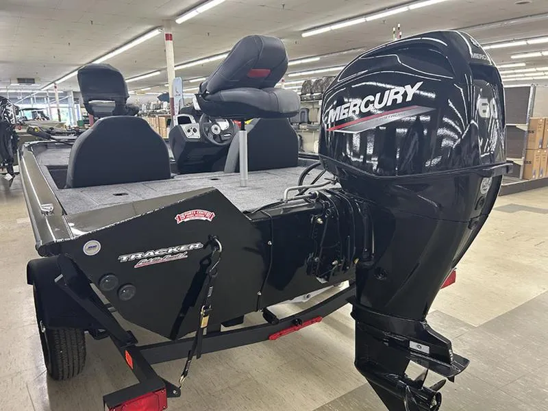 Slide: The Image of Tracker Pro Team 175 TF 2025 - 3