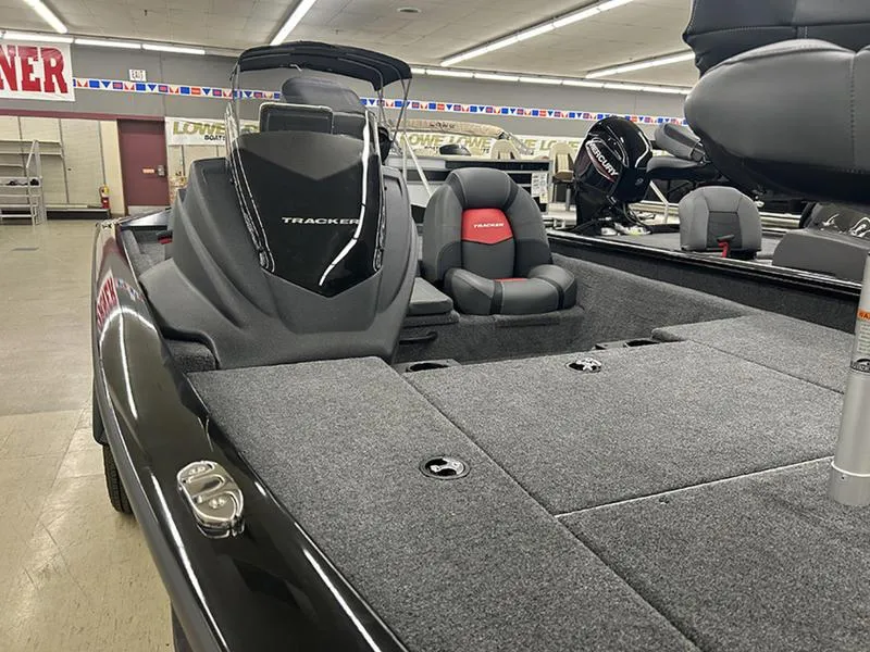 Slide: The Image of Tracker Pro Team 175 TF 2025 - 7