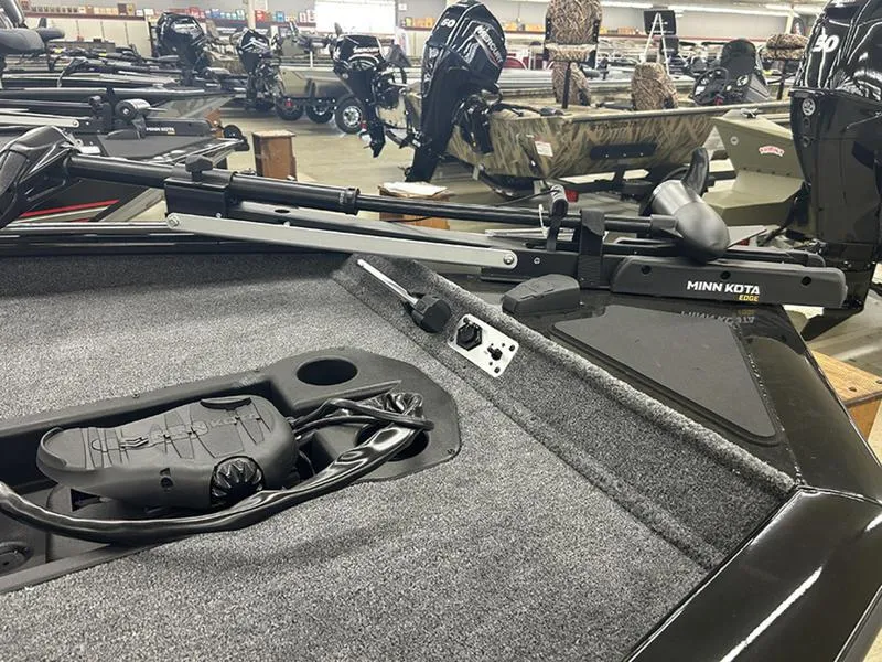 Slide: The Image of Tracker Pro Team 175 TF 2025 - 8