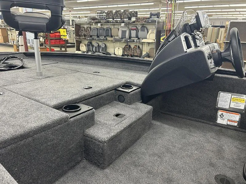 Slide: The Image of Tracker Pro Team 175 TF 2025 - 9