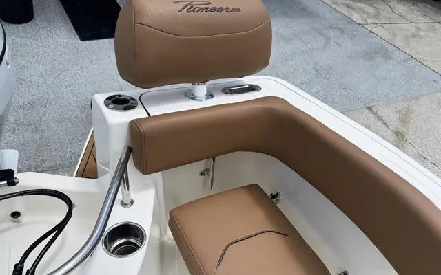 Slide: The Image of Pioneer 222 Sportfish 2025 - 16