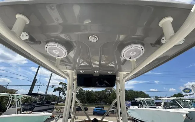 Slide: The Image of Pioneer 222 Sportfish 2025 - 19