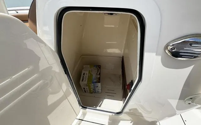 Slide: The Image of Pioneer 222 Sportfish 2025 - 31