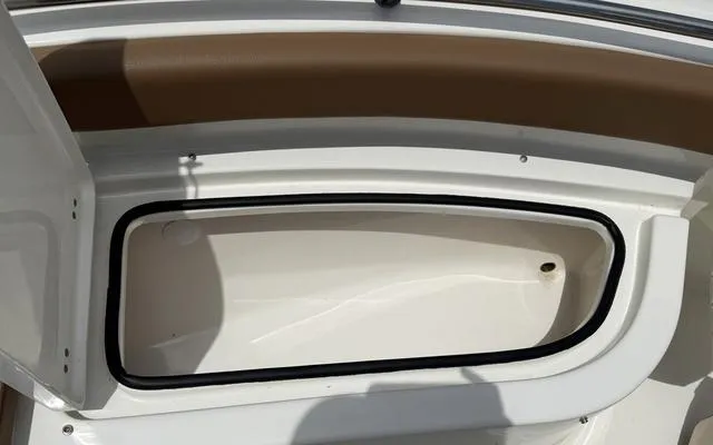 Slide: The Image of Pioneer 222 Sportfish 2025 - 33