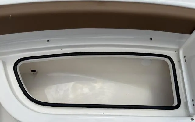 Slide: The Image of Pioneer 222 Sportfish 2025 - 34