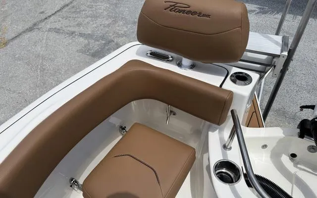 Slide: The Image of Pioneer 222 Sportfish 2025 - 38
