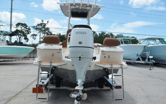 Slide: The Image of Pioneer 222 Sportfish 2025 - 8