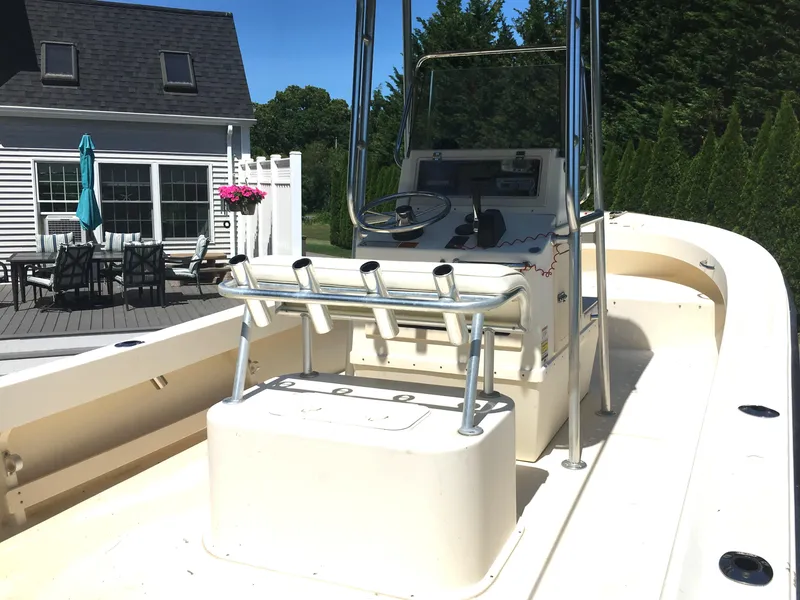 Slide: The Image of 2007 Parker 21 SE CC boat with console, docked near a house and patio. - 6
