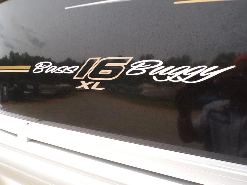 Slide: The Image of 2021 Sun Tracker BASS BUGGY® 16 DLX logo on boat exterior. - 10