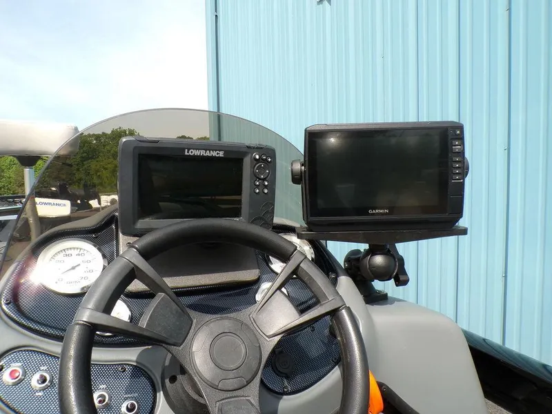 Slide: The Image of 2014 Lowe Stinger ST195 dashboard with Lowrance and Garmin navigation displays. - 21