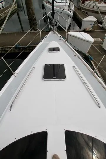 Slide: The Image of 2001 Hunter Passage 420 yacht deck view at marina. - 12