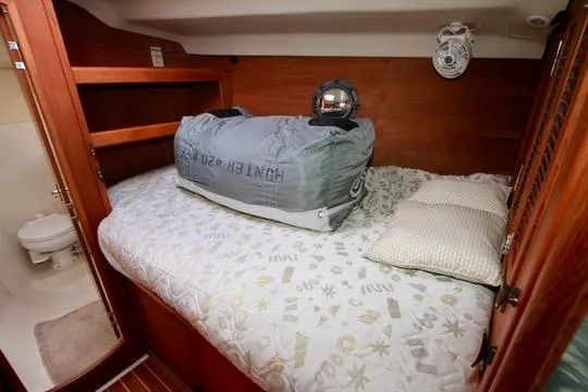 Slide: The Image of Hunter Passage 420 2001 - 50