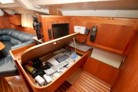 Slide: The Image of Hunter Passage 420 2001 - 52