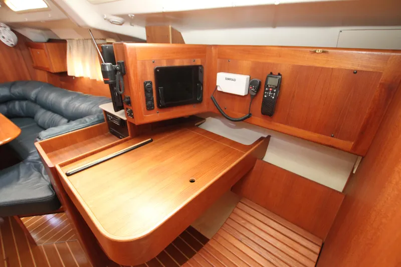 Slide: The Image of Hunter Passage 420 2001 - 53