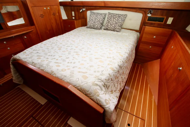 Slide: The Image of Hunter Passage 420 2001 - 58