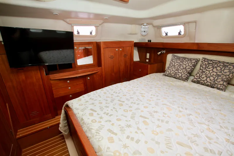 Slide: The Image of Hunter Passage 420 2001 - 59