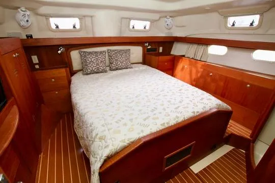 Slide: The Image of Hunter Passage 420 2001 - 60