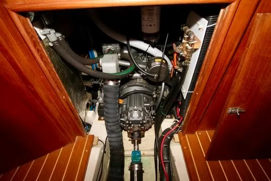 Slide: The Image of Hunter Passage 420 2001 - 65