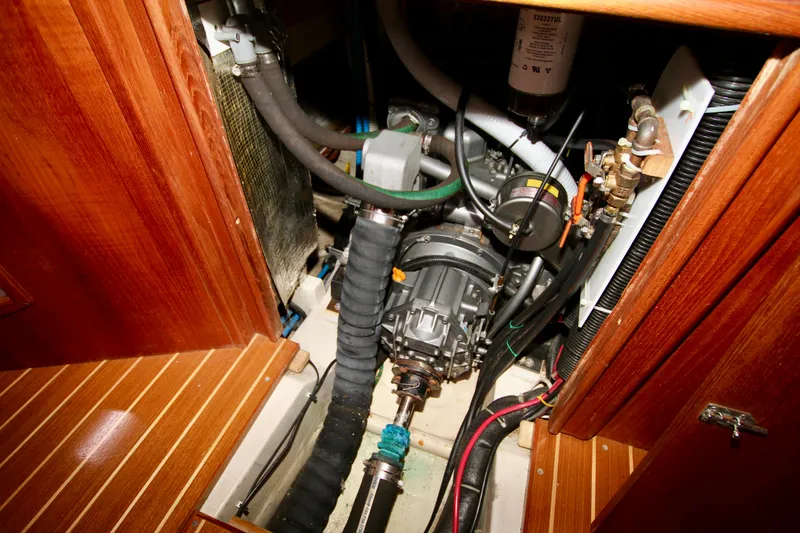 Slide: The Image of Hunter Passage 420 2001 - 66