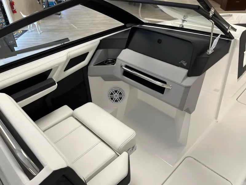 Slide: The Image of Cobalt R4 Outboard 2025 - 10