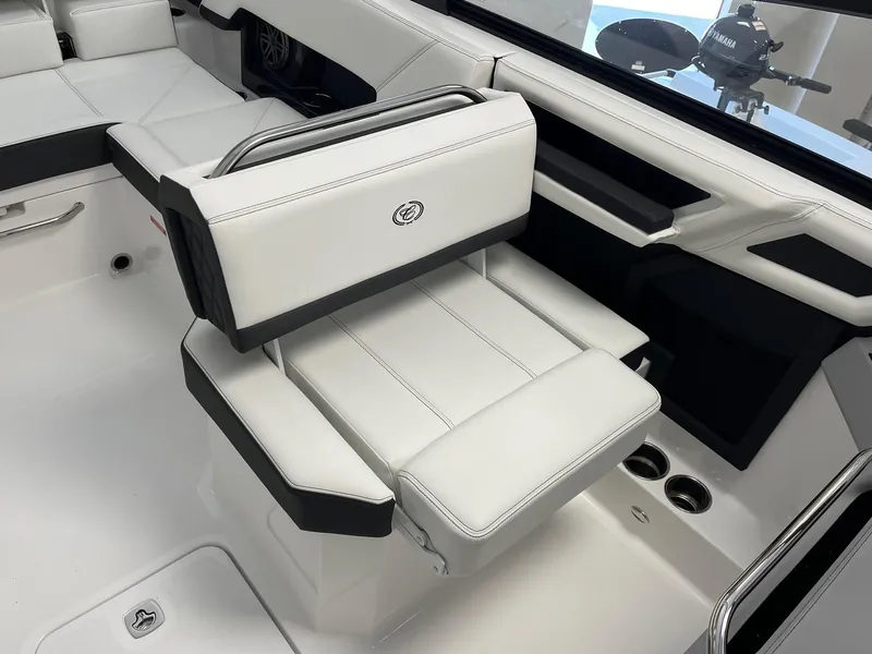 Slide: The Image of Cobalt R4 Outboard 2025 - 11