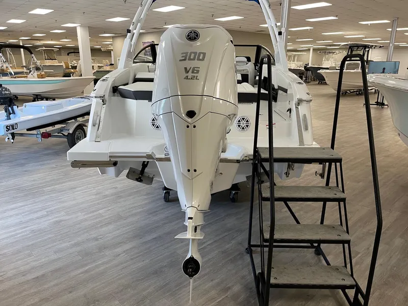 Slide: The Image of Cobalt R4 Outboard 2025 - 3