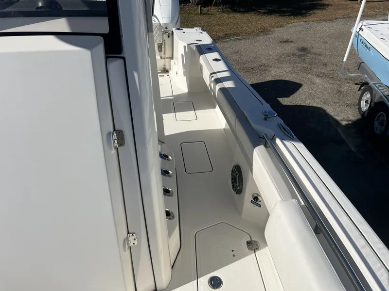 Slide: The Image of World Cat 260CC-X 2023 - 10