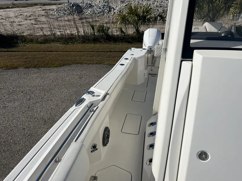 Slide: The Image of World Cat 260CC-X 2023 - 11