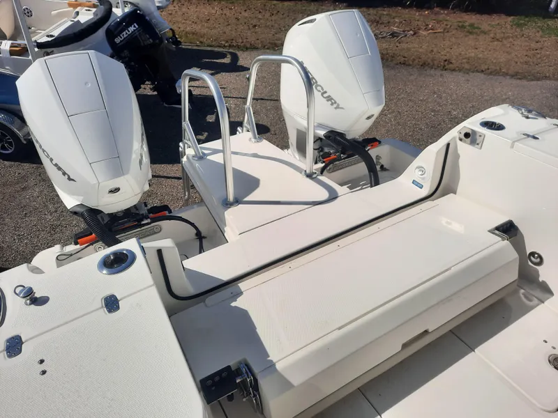 Slide: The Image of World Cat 260CC-X 2023 - 4