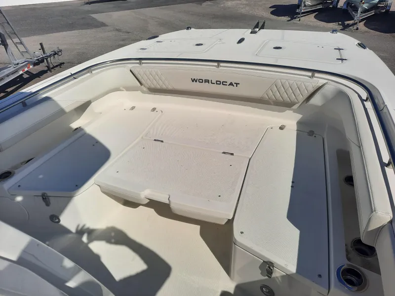 Slide: The Image of World Cat 260CC-X 2023 - 5