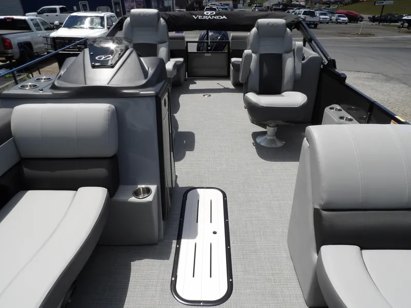 Slide: The Image of Veranda VR22RC 2025 - 12