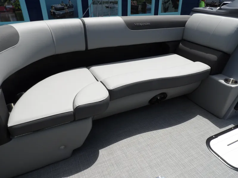 Slide: The Image of Veranda VR22RC 2025 - 14