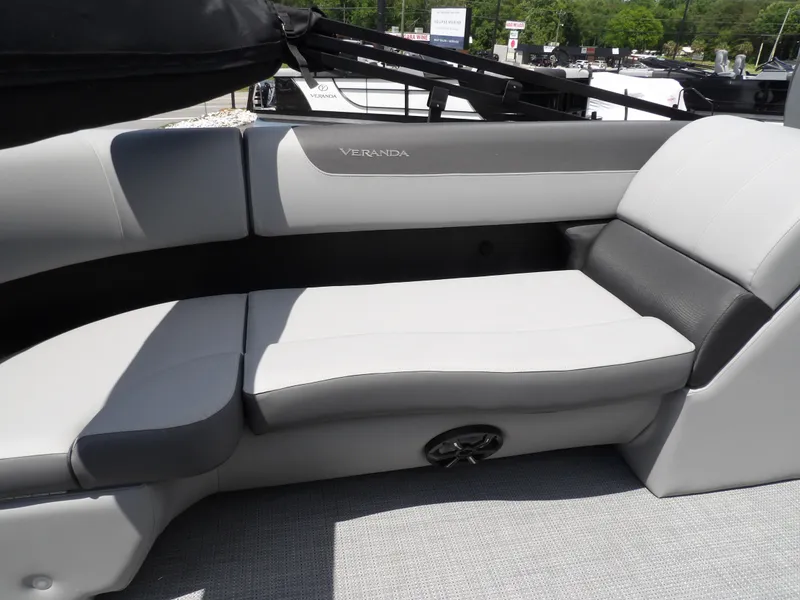 Slide: The Image of Veranda VR22RC 2025 - 18