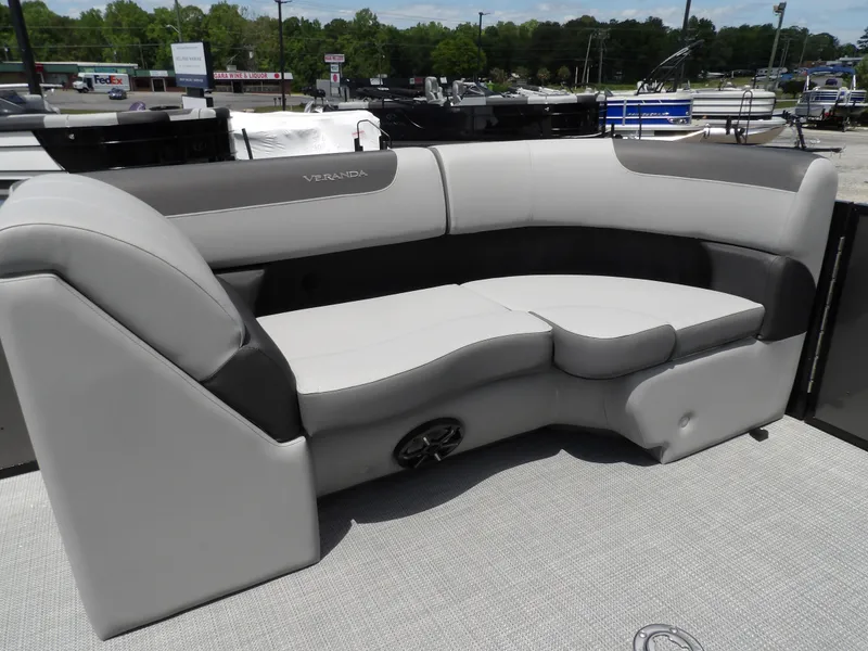 Slide: The Image of Veranda VR22RC 2025 - 6