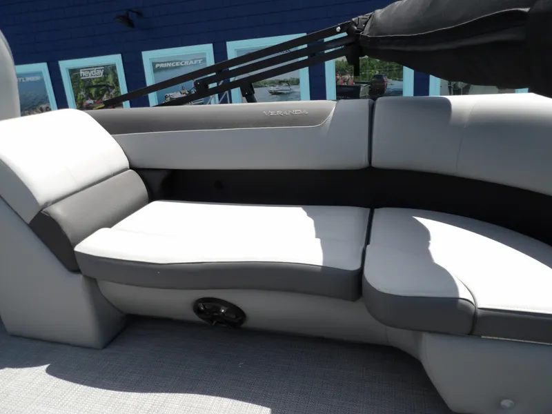 Slide: The Image of Veranda VR22RC 2025 - 8