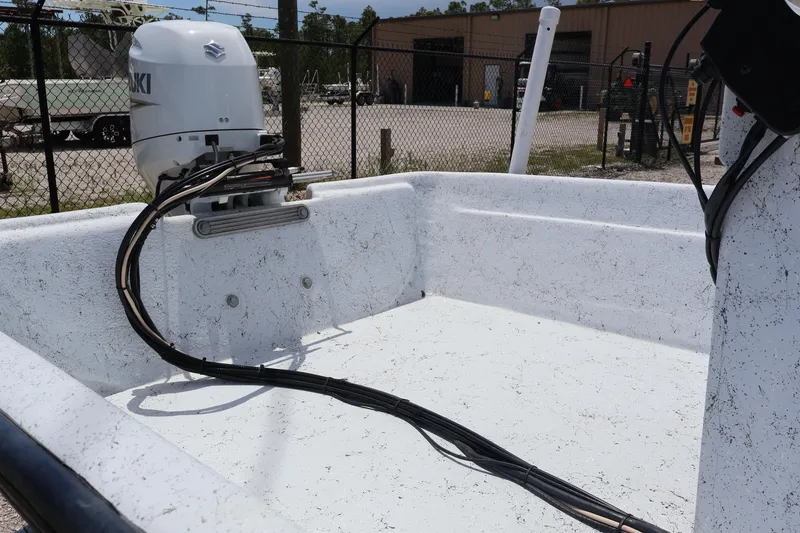 Slide: The Image of Carolina 16FT w/ 2021 DF60ATLW (30HRS) 1985 - 12