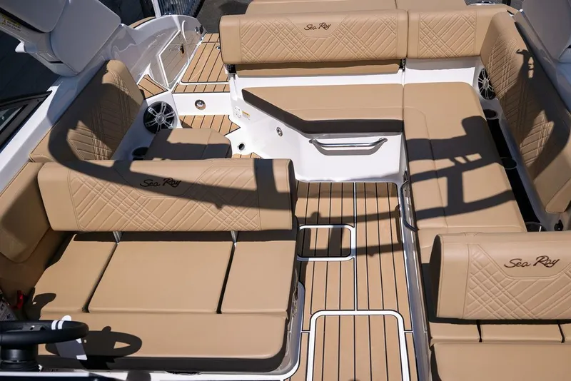 Slide: The Image of Sea Ray SDS 250 SURF 2025 - 11