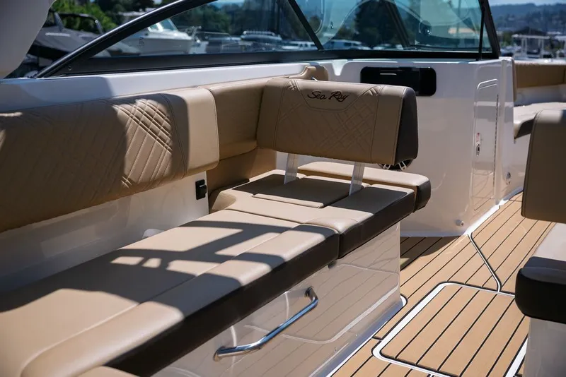 Slide: The Image of Sea Ray SDS 250 SURF 2025 - 17