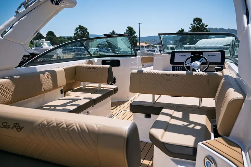Slide: The Image of Sea Ray SDS 250 SURF 2025 - 6