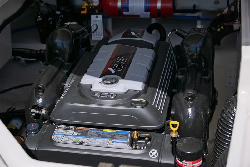 Slide: The Image of Sea Ray SDX 250 Surf 2025 - 21