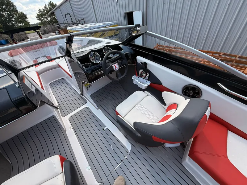 Slide: The Image of Glastron GTS 207 2016 - 17