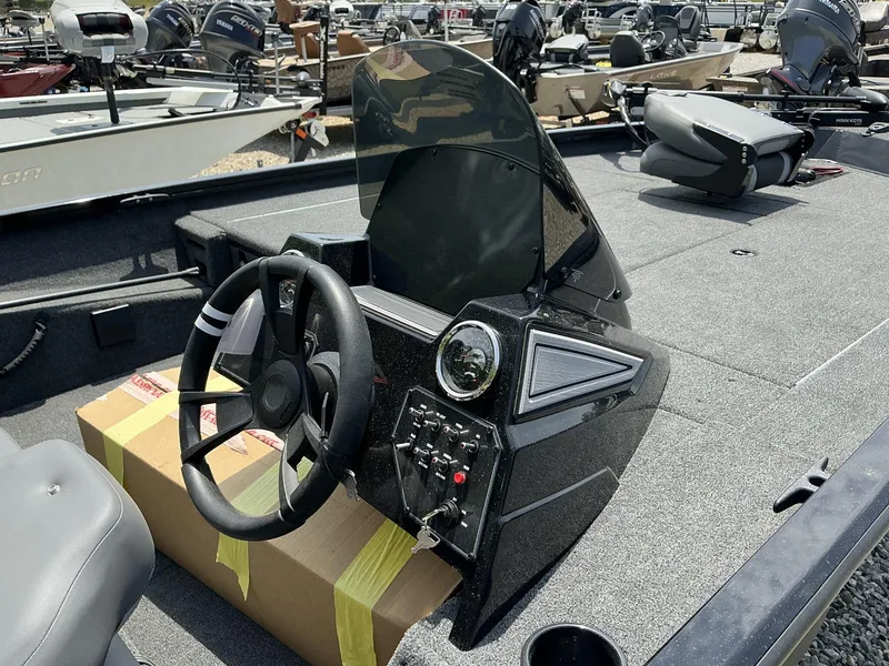 Slide: The Image of Lowe Stinger 195 2025 - 5