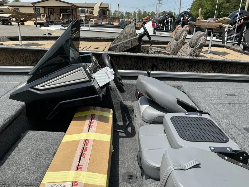 Slide: The Image of Lowe Stinger 195 2025 - 8